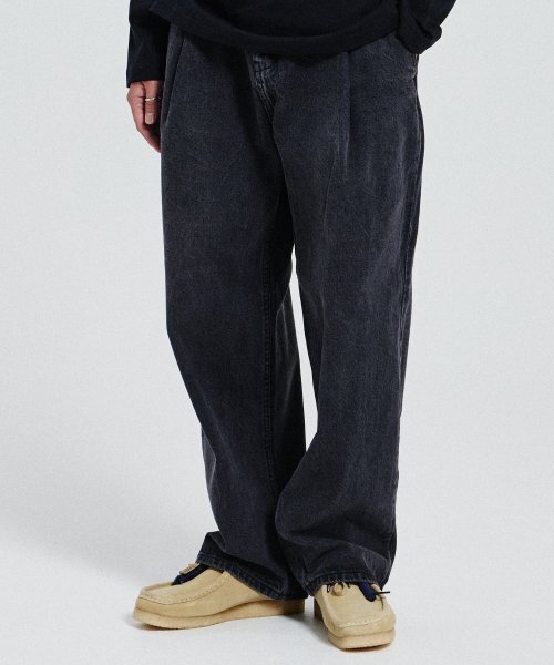 DE GRAND MATIN（ディグランドマーティン）の「WIDE ONE TUCK DENIM PANTS_BLACK（デニムパンツ・メンズ・その他・MEDIUM/LARGE）」の2枚目の写真
