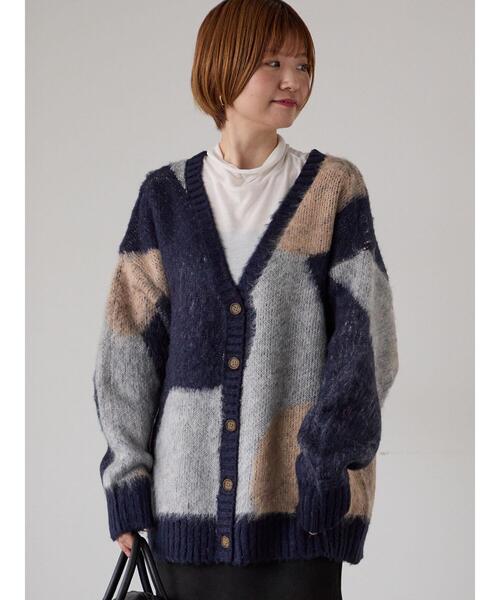 Lugnoncure(ルノンキュール)の「起毛ジャカードパッチワーク風Vネックカーディガン(カーディガン/ボレロ・レディース・グリーン/ネイビー/ブルー・F)」の3枚目の写真