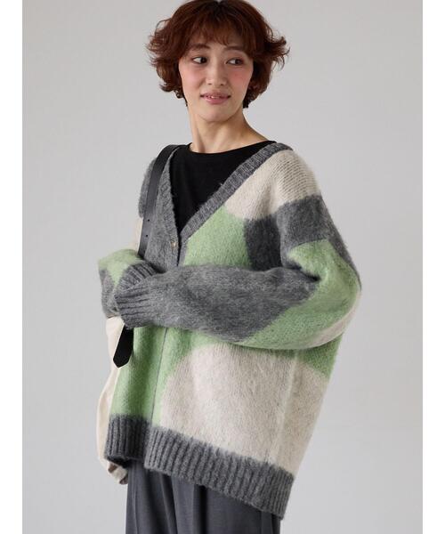 Lugnoncure(ルノンキュール)の「起毛ジャカードパッチワーク風Vネックカーディガン(カーディガン/ボレロ・レディース・グリーン/ネイビー/ブルー・F)」の2枚目の写真