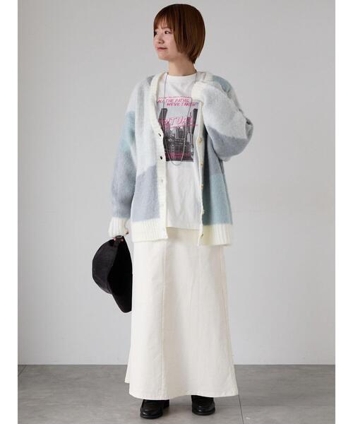 Lugnoncure(ルノンキュール)の「起毛ジャカードパッチワーク風Vネックカーディガン(カーディガン/ボレロ・レディース・グリーン/ネイビー/ブルー・F)」の4枚目の写真