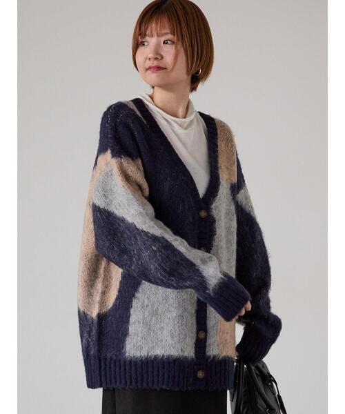 Lugnoncure(ルノンキュール)の「起毛ジャカードパッチワーク風Vネックカーディガン(カーディガン/ボレロ・レディース・グリーン/ネイビー/ブルー・F)」の12枚目の写真