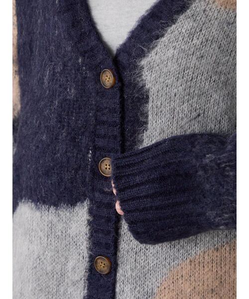 Lugnoncure(ルノンキュール)の「起毛ジャカードパッチワーク風Vネックカーディガン(カーディガン/ボレロ・レディース・グリーン/ネイビー/ブルー・F)」の15枚目の写真