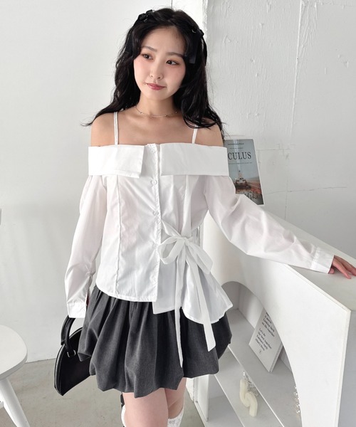 Loueme(ルエム)の「オフショルダーリボンブラウス(Tシャツ/カットソー・レディース・ブラック系その他/ライトブルー/ホワイト/ブルー系その他・FREE)」の1枚目の写真