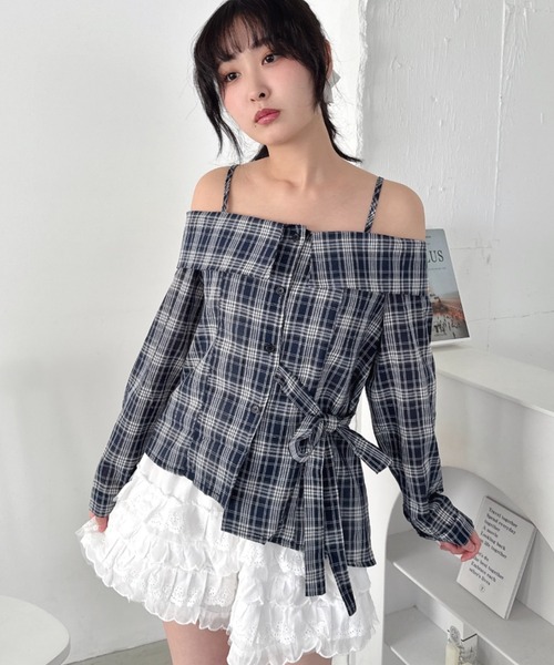 Loueme(ルエム)の「オフショルダーリボンブラウス(Tシャツ/カットソー・レディース・ブラック系その他/ライトブルー/ホワイト/ブルー系その他・FREE)」の5枚目の写真