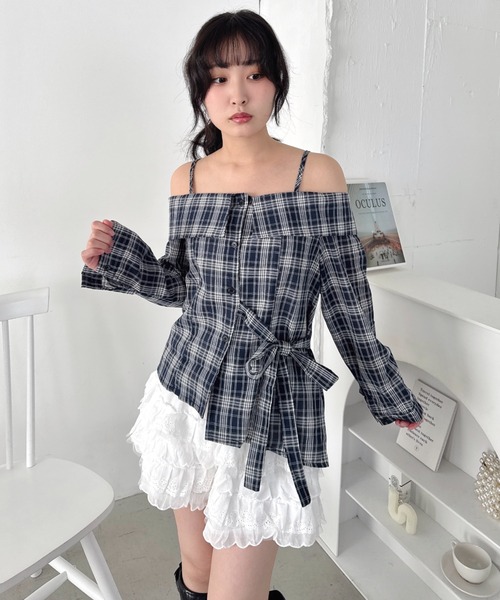 Loueme(ルエム)の「オフショルダーリボンブラウス(Tシャツ/カットソー・レディース・ブラック系その他/ライトブルー/ホワイト/ブルー系その他・FREE)」の6枚目の写真