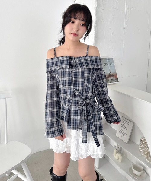 Loueme(ルエム)の「オフショルダーリボンブラウス(Tシャツ/カットソー・レディース・ブラック系その他/ライトブルー/ホワイト/ブルー系その他・FREE)」の7枚目の写真