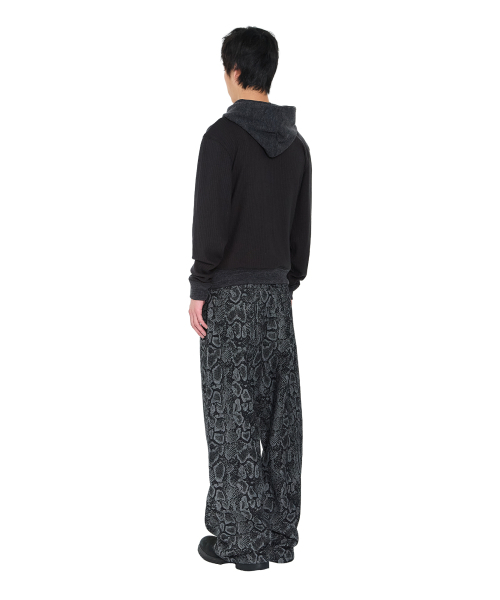 AAKAM（アーカム）の「CROS2 Contrast Button Hoodie (Black)（パーカー・レディース・その他・1/2）」の11枚目の写真