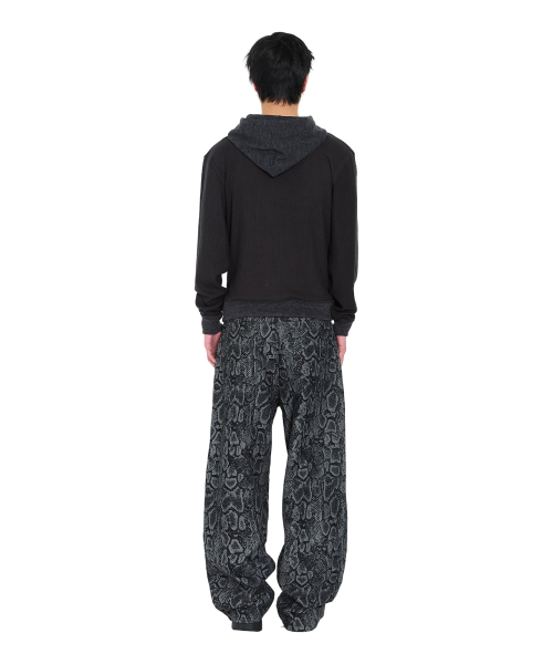 AAKAM（アーカム）の「CROS2 Contrast Button Hoodie (Black)（パーカー・レディース・その他・1/2）」の12枚目の写真