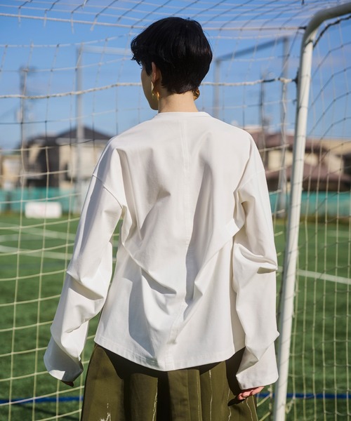 OMMO(オーエムエムオー)の「TUCK LONG SLEEVE TOP(Tシャツ/カットソー・レディース・ブラック/グレー/ホワイト・F)」の10枚目の写真