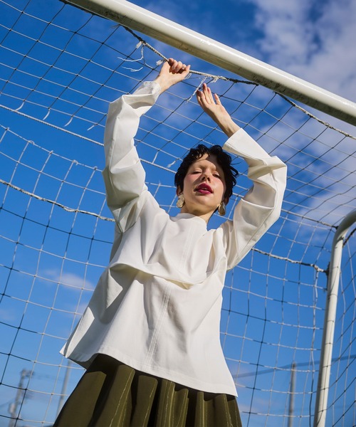 OMMO(オーエムエムオー)の「TUCK LONG SLEEVE TOP(Tシャツ/カットソー・レディース・ブラック/グレー/ホワイト・F)」の5枚目の写真