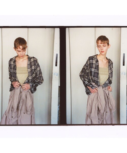 BEAMS BOY(ビームスボーイ)の「maturely / ブリーチ ストラップ ロングスリーブ(シャツ/ブラウス・レディース・チャコールグレー/ブルー・ONE SIZE)」の1枚目の写真