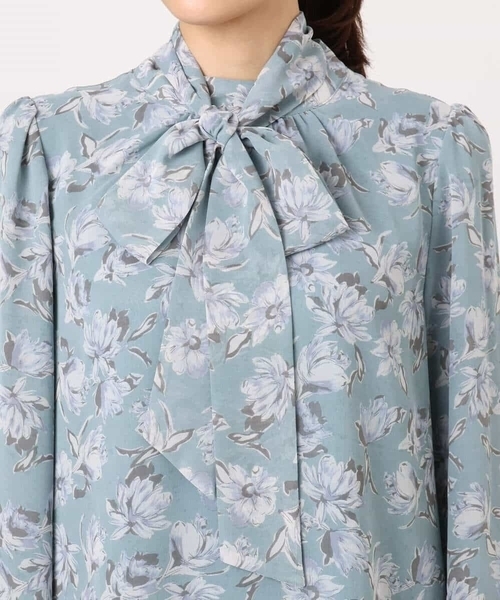 MK MICHEL KLEIN(エムケーミッシェルクラン)の「ボウタイ付き花柄シフォンブラウス/洗える(シャツ/ブラウス・レディース・ネイビー/ミント・38)」の15枚目の写真