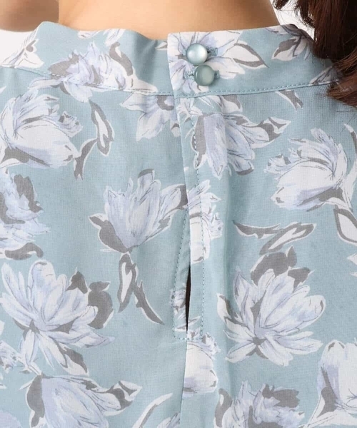 MK MICHEL KLEIN(エムケーミッシェルクラン)の「ボウタイ付き花柄シフォンブラウス/洗える(シャツ/ブラウス・レディース・ネイビー/ミント・38)」の9枚目の写真