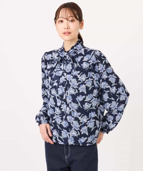MK MICHEL KLEIN(エムケーミッシェルクラン)の「ボウタイ付き花柄シフォンブラウス/洗える(シャツ/ブラウス・レディース・ネイビー/ミント・38)」の5枚目の写真