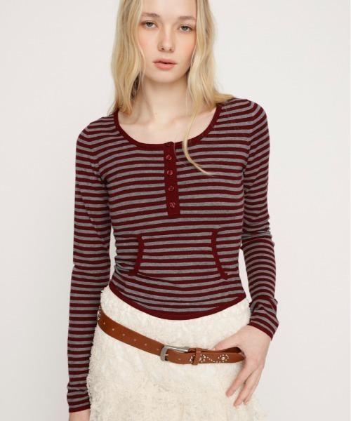 SLY(スライ)の「HENLY NECK TOPS ヘンリーネックトップス 春服(Tシャツ/カットソー・レディース・ブラック系その他2/レッド系その他/杢グレー・FREE)」の1枚目の写真