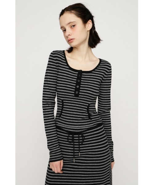 SLY(スライ)の「HENLY NECK TOPS ヘンリーネックトップス 春服(Tシャツ/カットソー・レディース・ブラック系その他2/レッド系その他/杢グレー・FREE)」の4枚目の写真