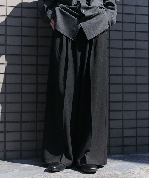 remer(リメール)の「【肌離れの良い麻調素材】シンセティックリネンドレープワイドパンツ / Synthetic Linen Drape Wide PT(スラックス・メンズ・グレイッシュベージュ/ブラック/チャコールグレー・SMALL/X-SMALL/LARGE/MEDIUM)」の2枚目の写真
