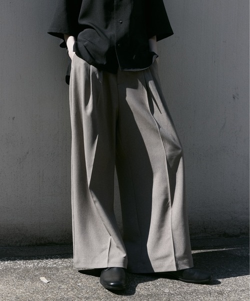 remer(リメール)の「【肌離れの良い麻調素材】シンセティックリネンドレープワイドパンツ / Synthetic Linen Drape Wide PT(スラックス・メンズ・グレイッシュベージュ/ブラック/チャコールグレー・SMALL/X-SMALL/LARGE/MEDIUM)」の13枚目の写真