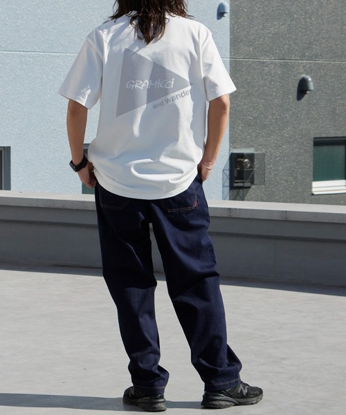 and wander（アンドワンダー）の「and wander/アンドワンダー×Gramicci/グラミチ backprint S/S tee Coolmax コラボレーションロゴTシャツ 2026年春夏（Tシャツ/カットソー・メンズ・ブラック/ホワイト・M/L/XL）」の12枚目の写真