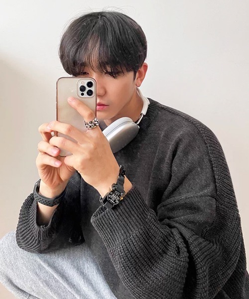 NOWLE（ノウル）の「【NOWLE】袖リブ切り替え 畦編みスリーブ クルーネックニット（ニット/セーター・メンズ・ブラック・LARGE/MEDIUM）」の8枚目の写真