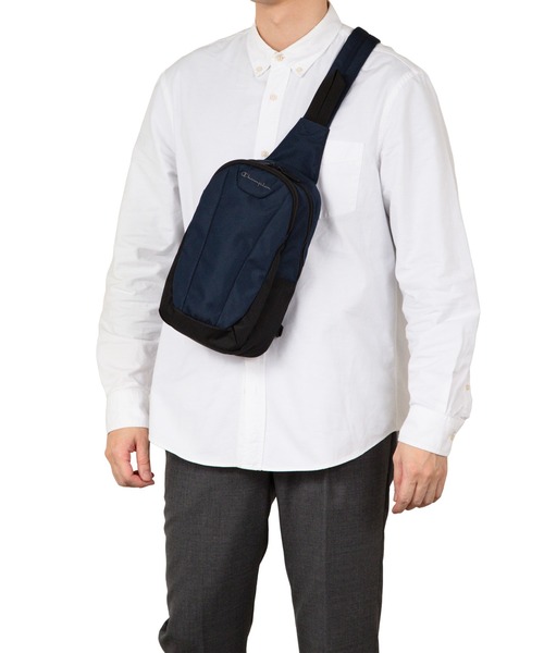 Champion（チャンピオン）の「チャンピオン ボディバッグ カジュアル 通学 お出かけ 20232（ボディバッグ/ウエストポーチ・メンズ・ブラック/ネイビー/グレー・FREE）」の4枚目の写真