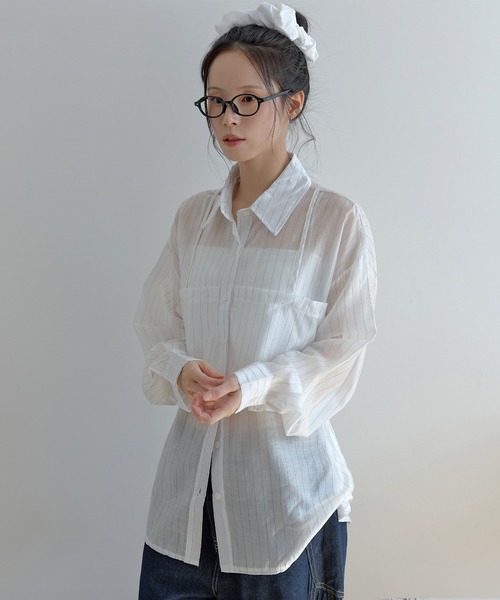 UNE MANSION(ユヌマンション)の「【好みで選べる無地&ストライプ生地展開】【ウエストストリングで体系によってシルエット調節可能】シースルーレイヤードビスチェオーバーサイズブラウスシャツ(シャツ/ブラウス・レディース・ホワイト/チャコール/ネイビー/ブルー・FREE)」の7枚目の写真