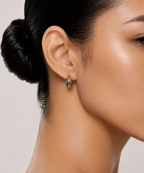 Lyvi(ライビィ)の「Melt Curve Hoop Pierce / 金属アレルギー対応(ピアス(両耳用)・レディース・シルバー/ゴールド・FREE)」の9枚目の写真