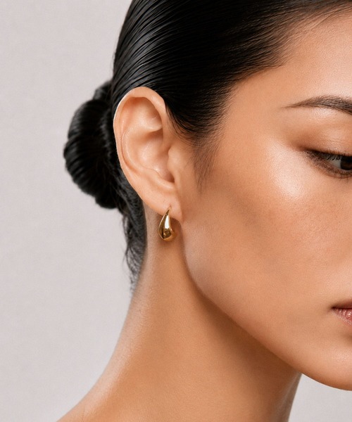 Lyvi(ライビィ)の「Melt Curve Hoop Pierce / 金属アレルギー対応(ピアス(両耳用)・レディース・シルバー/ゴールド・FREE)」の11枚目の写真