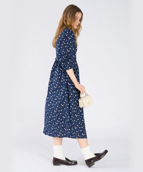 To b. by agnes b.（トゥービーバイアニエスベー）の「フラワープリント コットン 長袖 ワンピース（シャツワンピース・レディース・ネイビー・36/38/40）」の3枚目の写真