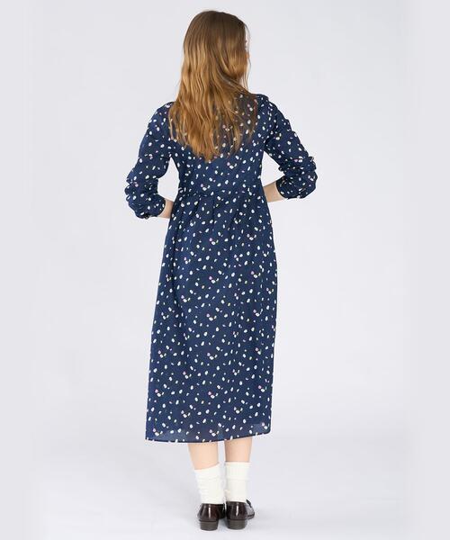 To b. by agnes b.（トゥービーバイアニエスベー）の「フラワープリント コットン 長袖 ワンピース（シャツワンピース・レディース・ネイビー・36/38/40）」の4枚目の写真