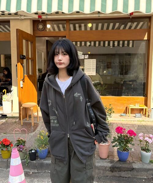 DEFGARMENTS（デフグラメンツ）の「LIZARD DOODLE HOOD ZIP UP [CHARCOAL]（パーカー・レディース・その他・SMALL/LARGE）」の12枚目の写真