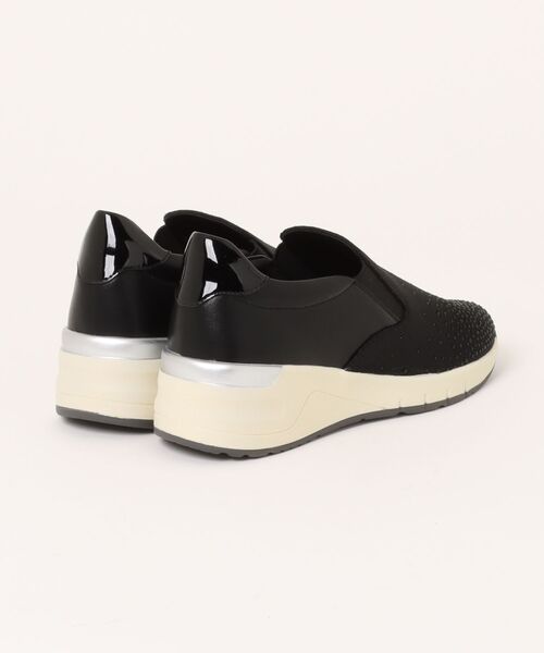 Round About(Bridget Birkin)(ラウンド アバウト)の「【Round About】ラインストーンアクセントスリッポンスニーカー(465100)(スニーカー・レディース・アイボリー/ライトグレー/ブラック・38/37/36/35/39)」の15枚目の写真