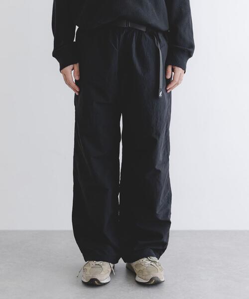 URBAN RESEARCH（アーバンリサーチ）の「Gramicci / LOWERCASE　NYLON WIDE PANT（その他パンツ・メンズ・モカ/ブラック/ネイビー・LARGE/X-LARGE/MEDIUM/SMALL）」の2枚目の写真