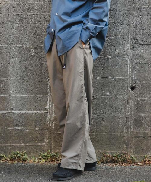 URBAN RESEARCH（アーバンリサーチ）の「Gramicci / LOWERCASE　NYLON WIDE PANT（その他パンツ・メンズ・モカ/ブラック/ネイビー・LARGE/X-LARGE/MEDIUM/SMALL）」の19枚目の写真