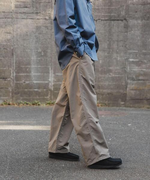 URBAN RESEARCH（アーバンリサーチ）の「Gramicci / LOWERCASE　NYLON WIDE PANT（その他パンツ・メンズ・モカ/ブラック/ネイビー・LARGE/X-LARGE/MEDIUM/SMALL）」の21枚目の写真