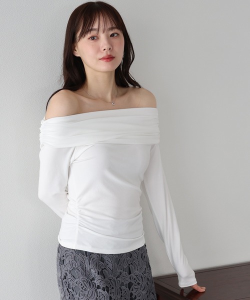 BLUEEAST(ブルーイースト)の「ギャザーオフショルダーカットソー(Tシャツ/カットソー・レディース・ブラック/ピンク/ホワイト・MEDIUM)」の2枚目の写真