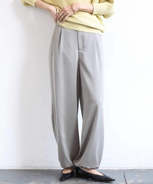 MICHEL KLEIN（ミッシェル・クラン）の「[リラックスボトム/2WAY]ダルサテン ワイドパンツ（スウェットパンツ・レディース・チャコールグレー/ベージュ/カーキ・38）」の4枚目の写真