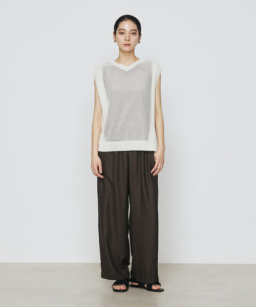 Gabardine K.T(ギャバジンケーティー)の「【前後2WAY】和紙×peフリーゼヤーン スクエアメッシュベスト(ニット/セーター・レディース・オフホワイト/グレー・9号)」の3枚目の写真