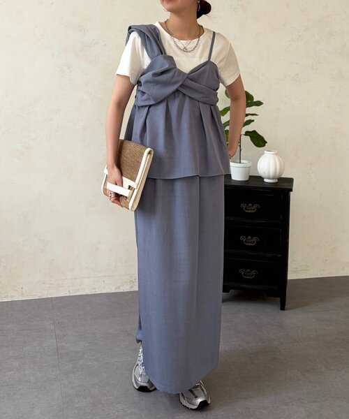 Chez toi（シェトワ）の「ビスチェ見えドッキングプルオーバー×ナロースカート（つなぎ/オールインワン・レディース・ベージュ/ブルー/ブラック・FREE）」の3枚目の写真