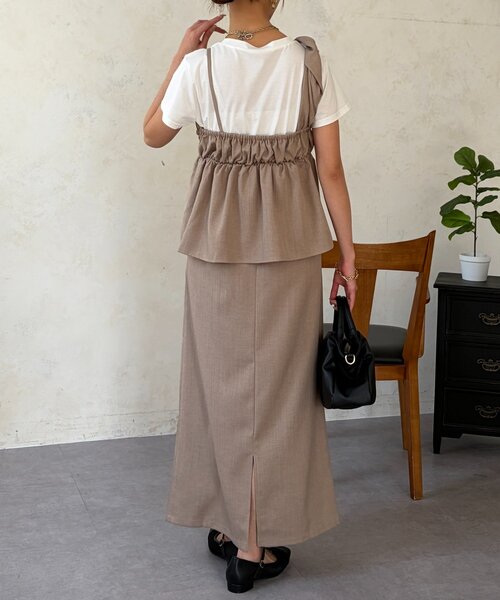 Chez toi（シェトワ）の「ビスチェ見えドッキングプルオーバー×ナロースカート（つなぎ/オールインワン・レディース・ベージュ/ブルー/ブラック・FREE）」の5枚目の写真