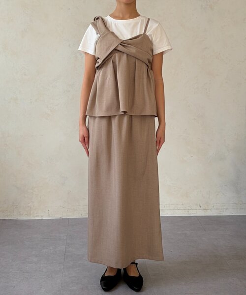 Chez toi（シェトワ）の「ビスチェ見えドッキングプルオーバー×ナロースカート（つなぎ/オールインワン・レディース・ベージュ/ブルー/ブラック・FREE）」の6枚目の写真