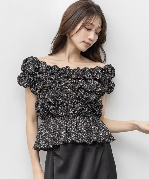 RANDA（ランダ）の「シャーリングオフショルダートップス（シャツ/ブラウス・レディース・ブラック/アイボリー/ピンク・FREE）」の2枚目の写真
