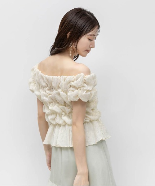 RANDA（ランダ）の「シャーリングオフショルダートップス（シャツ/ブラウス・レディース・ブラック/アイボリー/ピンク・FREE）」の5枚目の写真