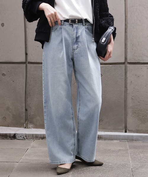 HUG.U(ハグユー)の「選べる2丈「デニムなのにキレイ顔」 ストレッチタックデニムパンツ(デニムパンツ・レディース・ライトインディゴブルー/ブルー系・L(トール丈)/M(レギュラー丈)/L(レギュラー丈)/M(トール丈))」の3枚目の写真