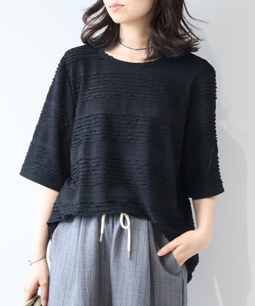 leswel(レスウェル)の「【M~5L】フリルシャーリングニットプルオーバー(Tシャツ/カットソー・レディース・ブラック/グリーン/ブラウン・M/L/LL/3L/4L/5L)」の2枚目の写真