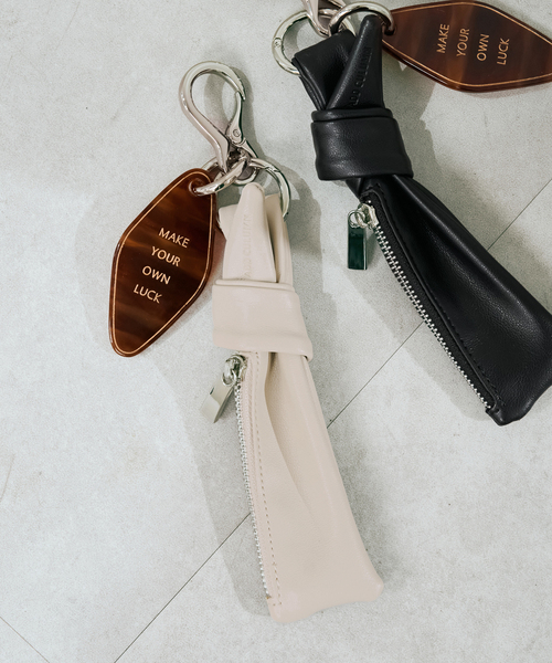 Spick & Span(スピックアンドスパン)の「ADD CULUMN / アドカラム 別注AMULET CHARM(その他小物・レディース・アイボリー/ブラック・FREE)」の2枚目の写真