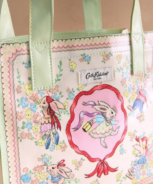 Cath Kidston（キャスキッドソン）の「スモール ブックバッグ Easter Bunnies（ハンドバッグ・レディース・クリーム・FREE）」の2枚目の写真