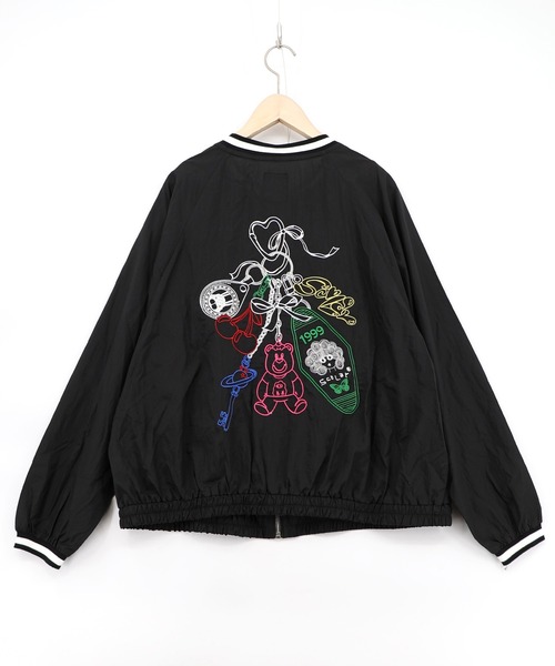 ScoLar（スカラー）の「161659：じゃらじゃらスカラーキーホルダー刺繍ブルゾン（ブルゾン・レディース・ブラック/ピンク・M）」の4枚目の写真