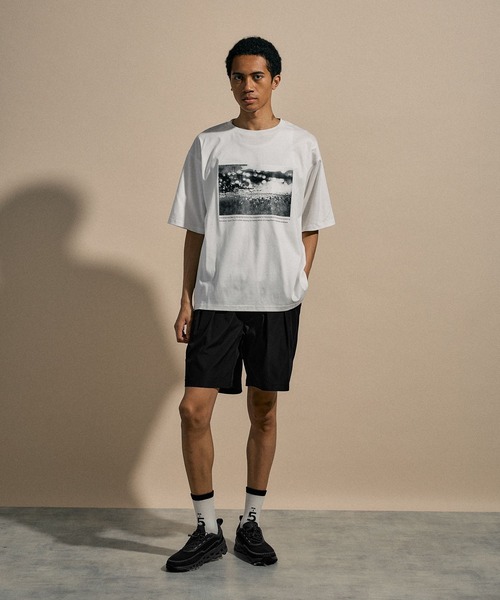 NUMERALS（ヌメラルズ）の「[NUMERALS]PHOTO PRINT T-SHIRT（Tシャツ/カットソー・メンズ・ホワイト/ブラック・LARGE/MEDIUM）」の3枚目の写真