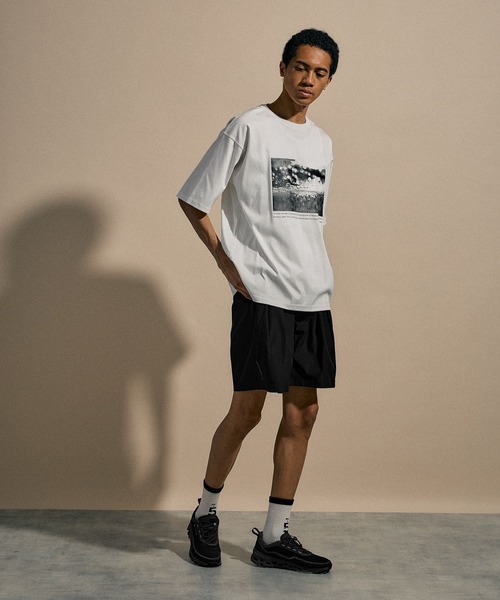NUMERALS（ヌメラルズ）の「[NUMERALS]PHOTO PRINT T-SHIRT（Tシャツ/カットソー・メンズ・ホワイト/ブラック・LARGE/MEDIUM）」の4枚目の写真